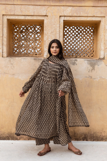 Kashmiri Faren Abaya Black Voil Kurta Set With Dupatta