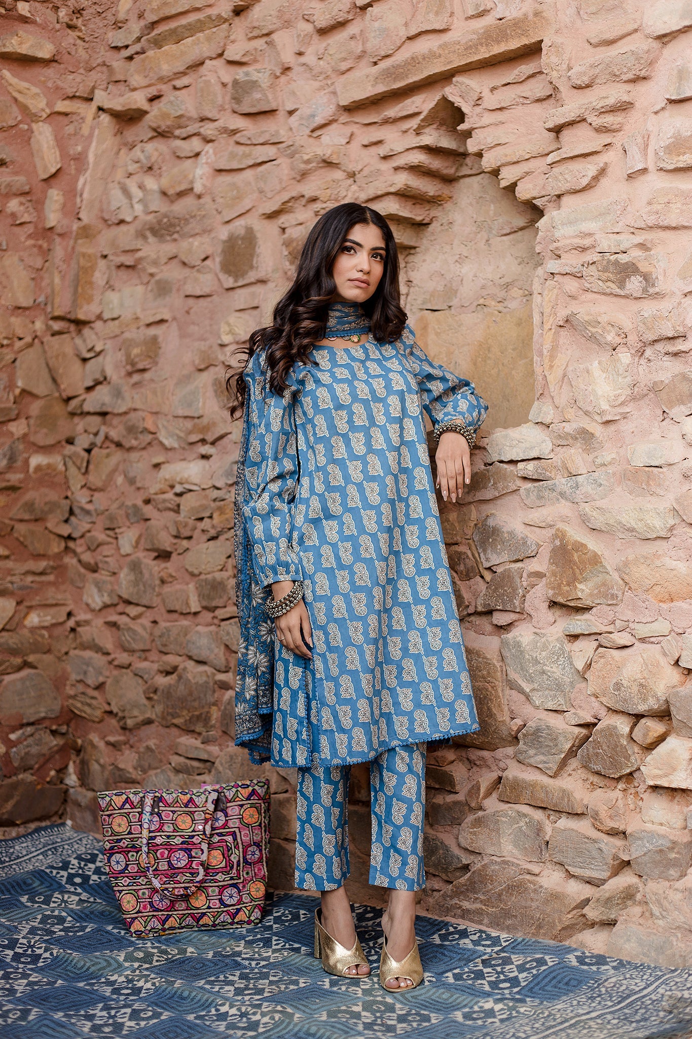 Kayal Blue Kurta Set With Organza Dupatta