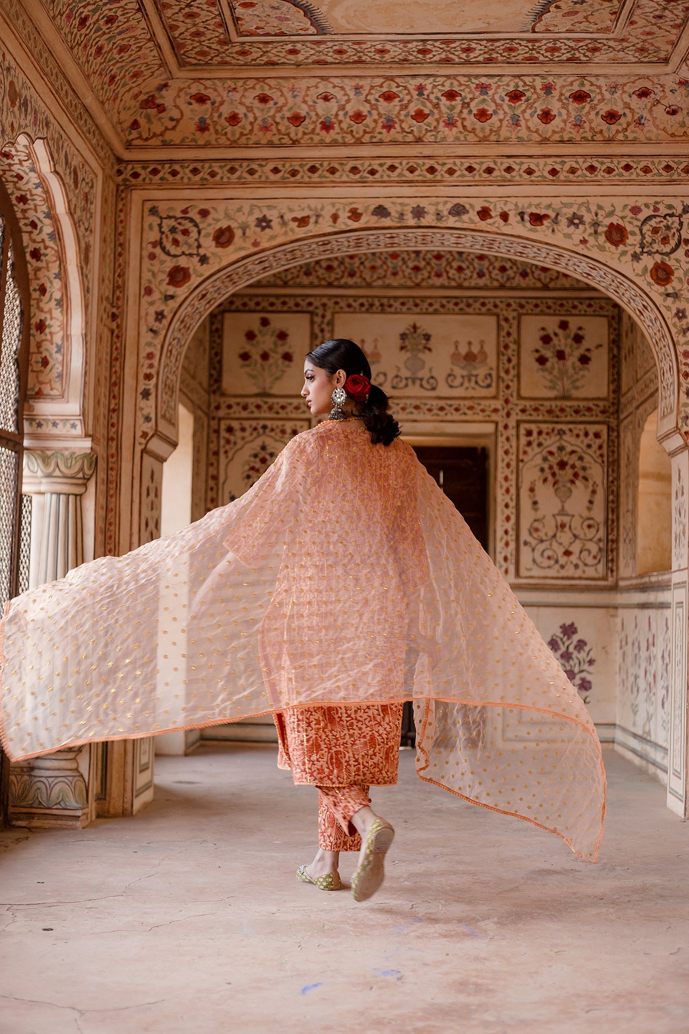 Aruna Peach Peacock Straight Set