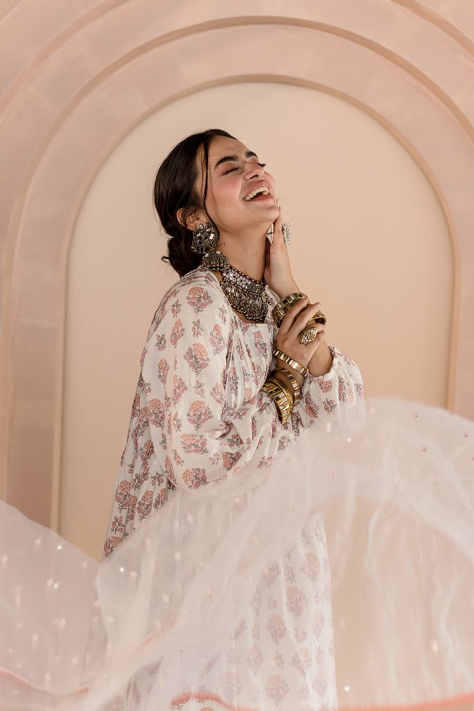 Shriya White Cotton Kurta Set With Organza Dupatta