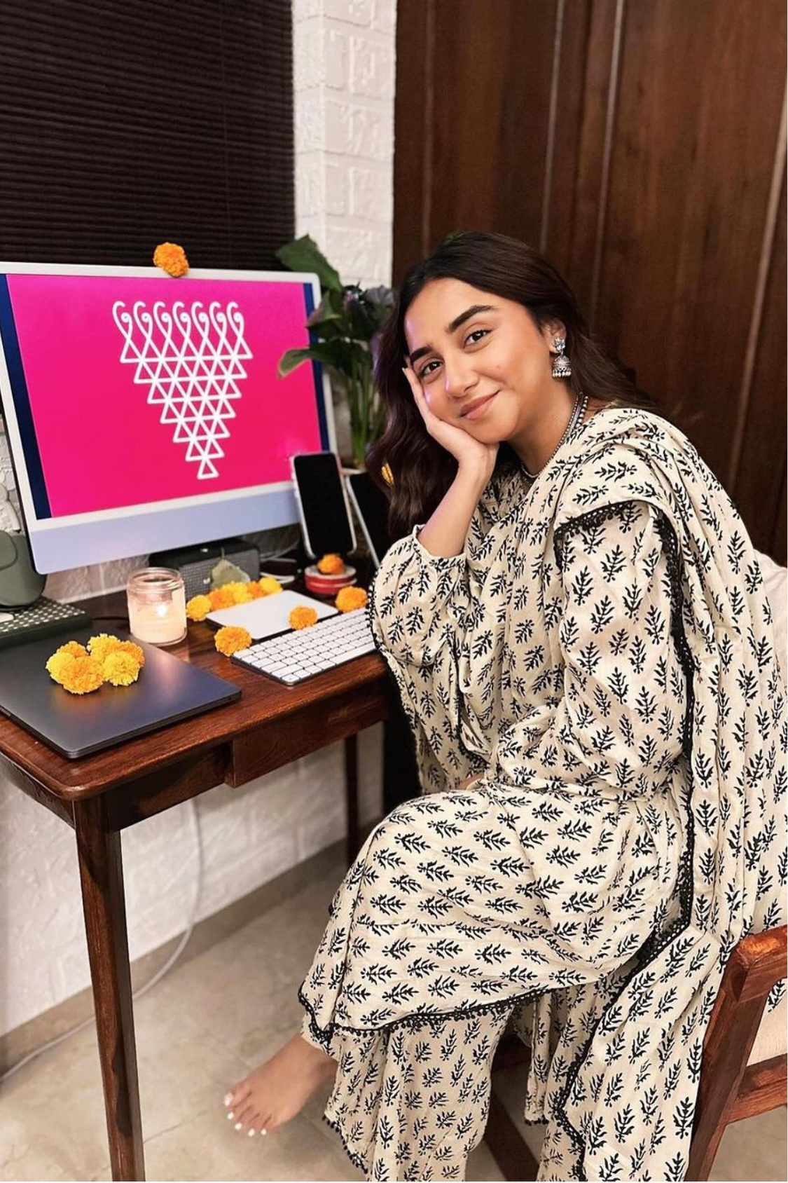 Kashmiri Faren Abaya White Block Print Voil Kurta Set With Dupatta