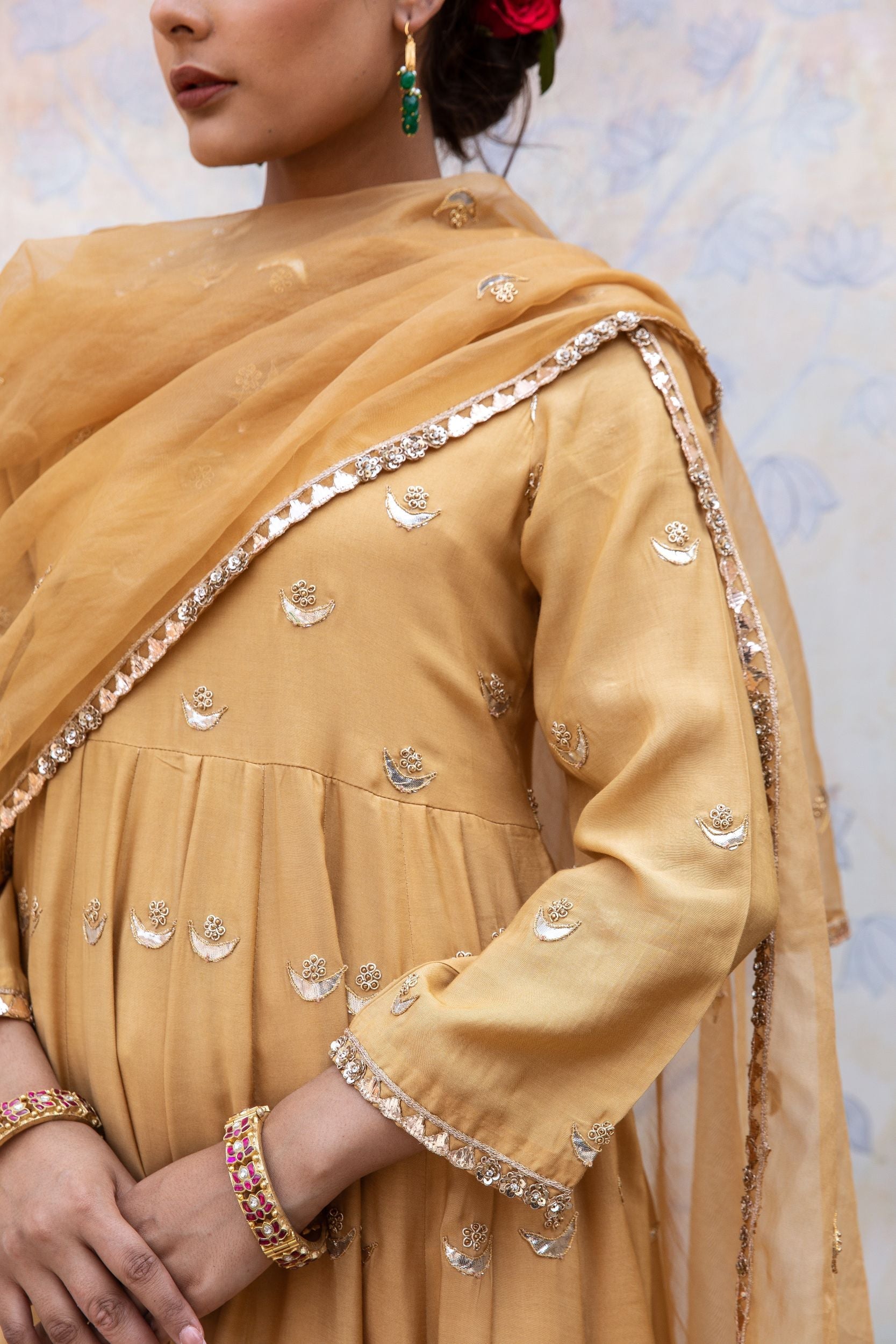 GOLD CHAND PATTI CHANDNI BEIGE MUSLIN ANARKALI SET WITH ORGANZA DUPATTA