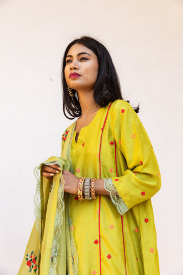 Muslin Amaira Green Straight Kurta Set with Organza Dupatta