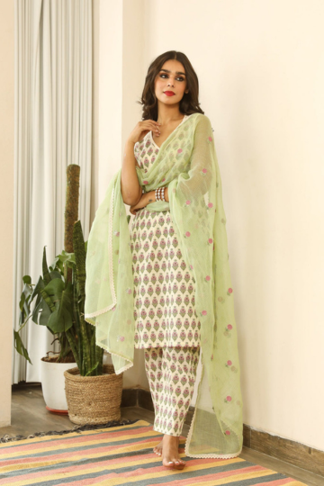 BLOCK PRINT KUSHA OFFWHITE STRAIGHT KURTA SET WITH DORIYA DUPATTA