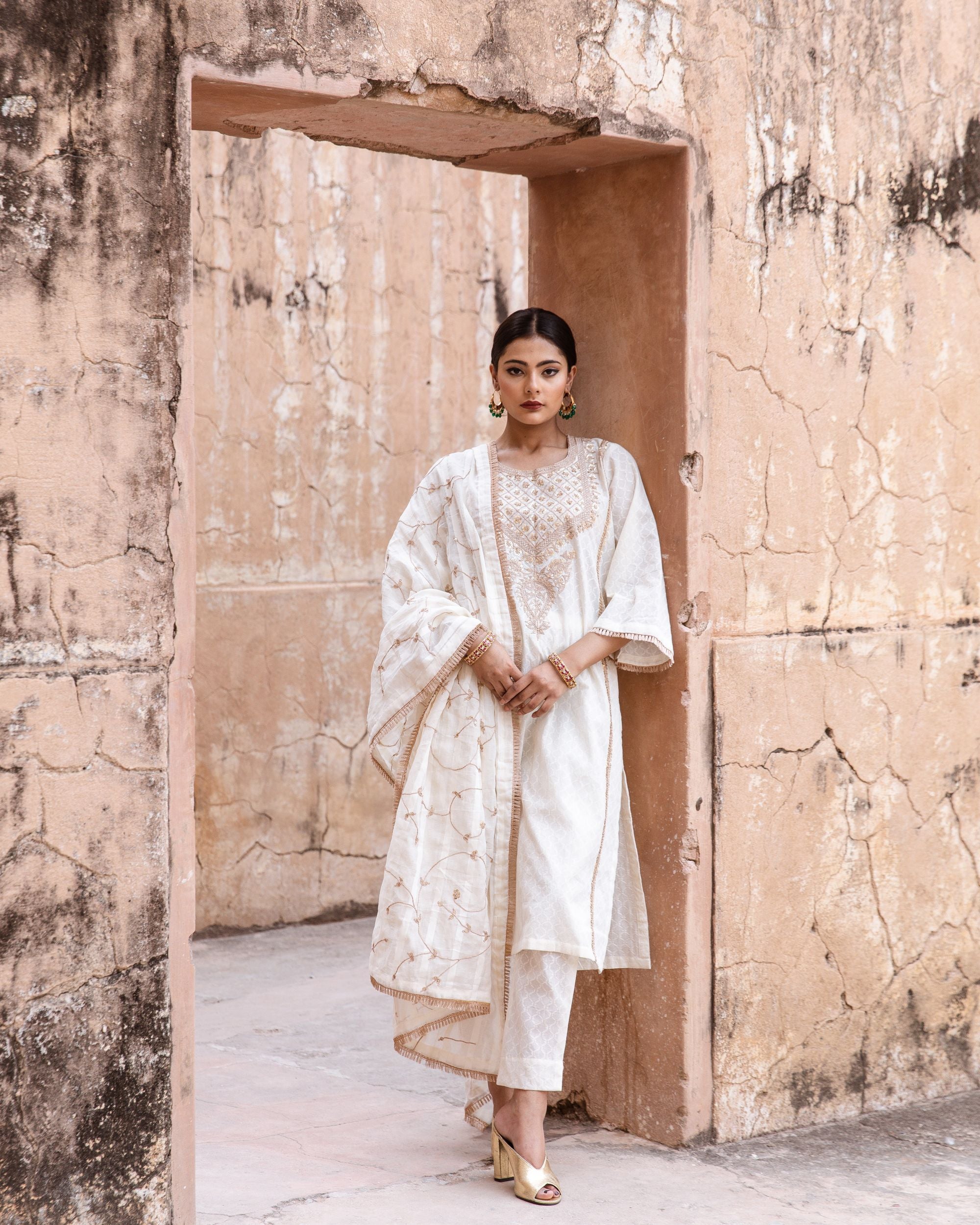 EMIRA OFFWHITE SET Gulabo Jaipur