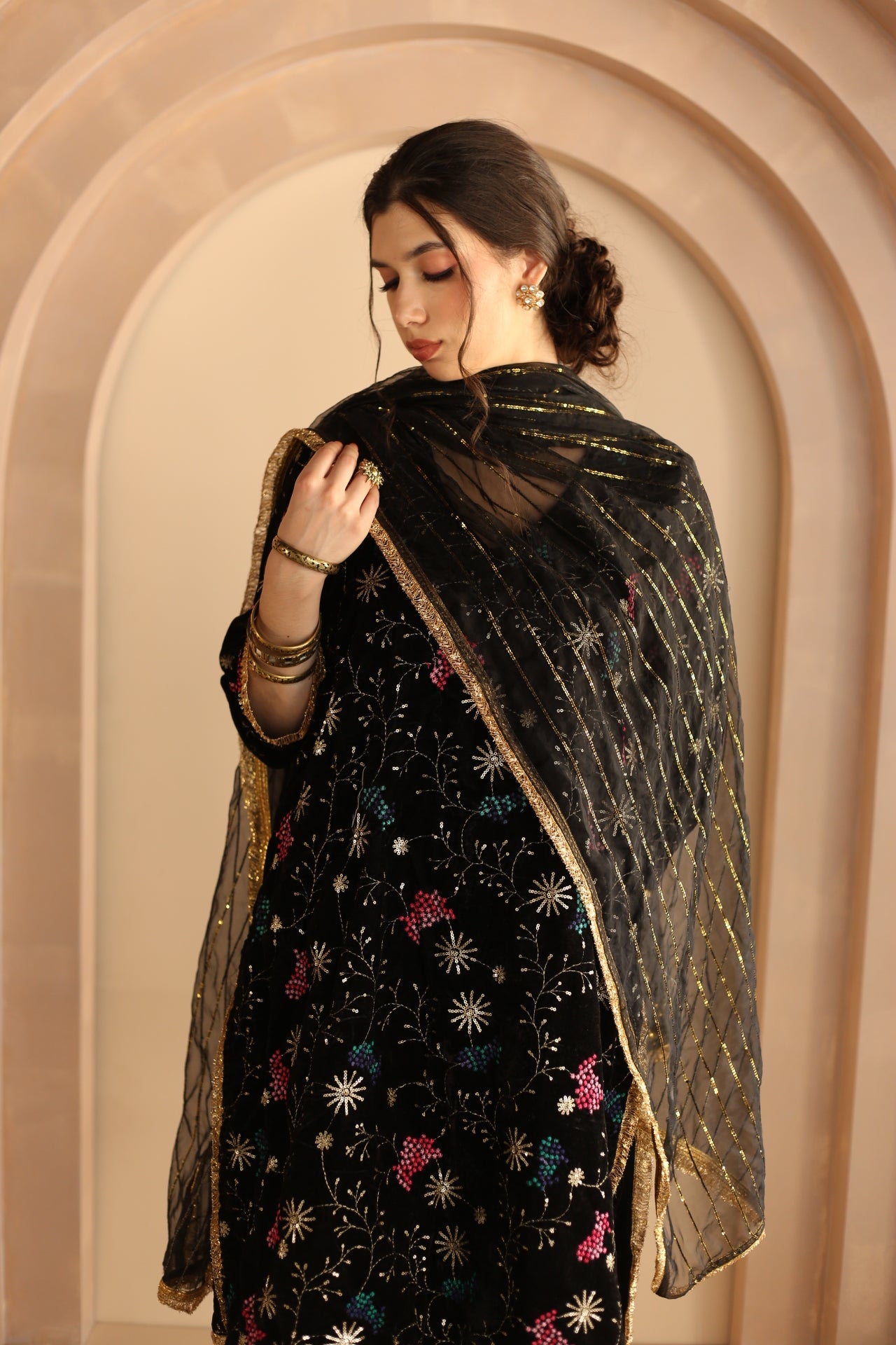 RESHAM THREAD DETAILED CHAYA BLACK VELVET KURTA SET WITH ORGANZA DUPATTA