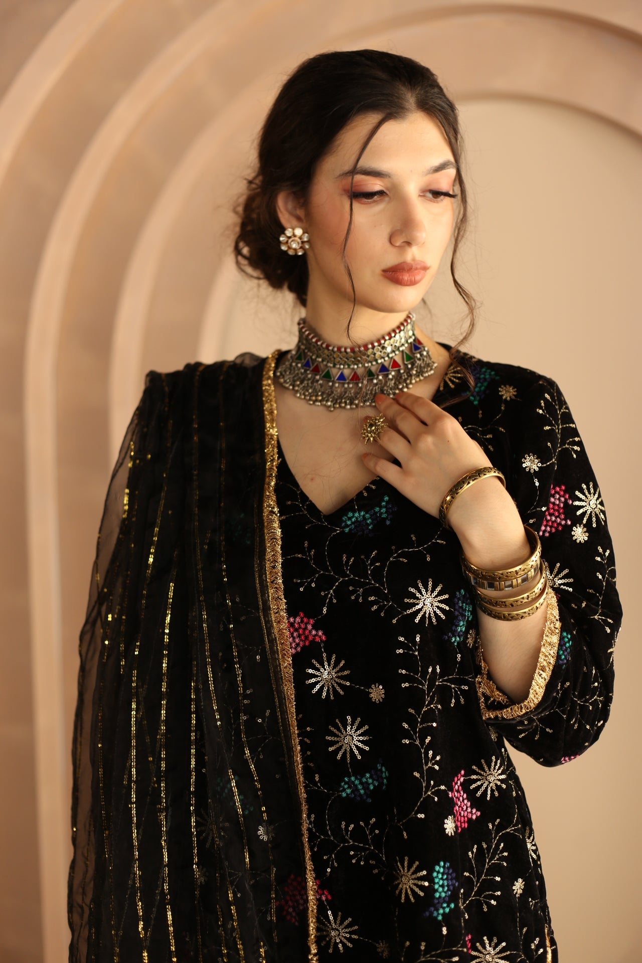 RESHAM THREAD DETAILED CHAYA BLACK VELVET KURTA SET WITH ORGANZA DUPATTA