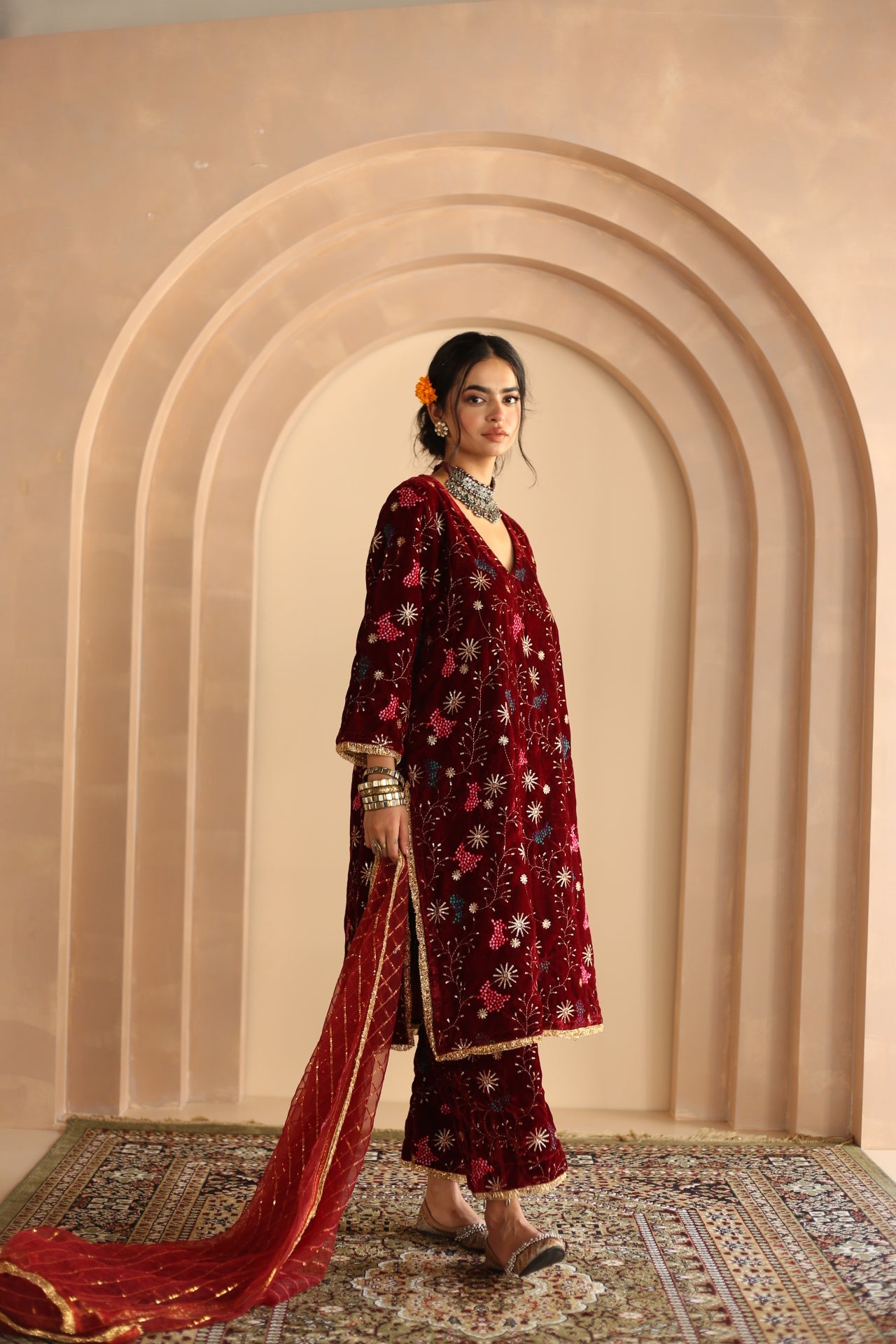 RESHAM THREAD DETAILED CHAYA RED VELVET SET KURTA WITH ORGANZA DUPATTA