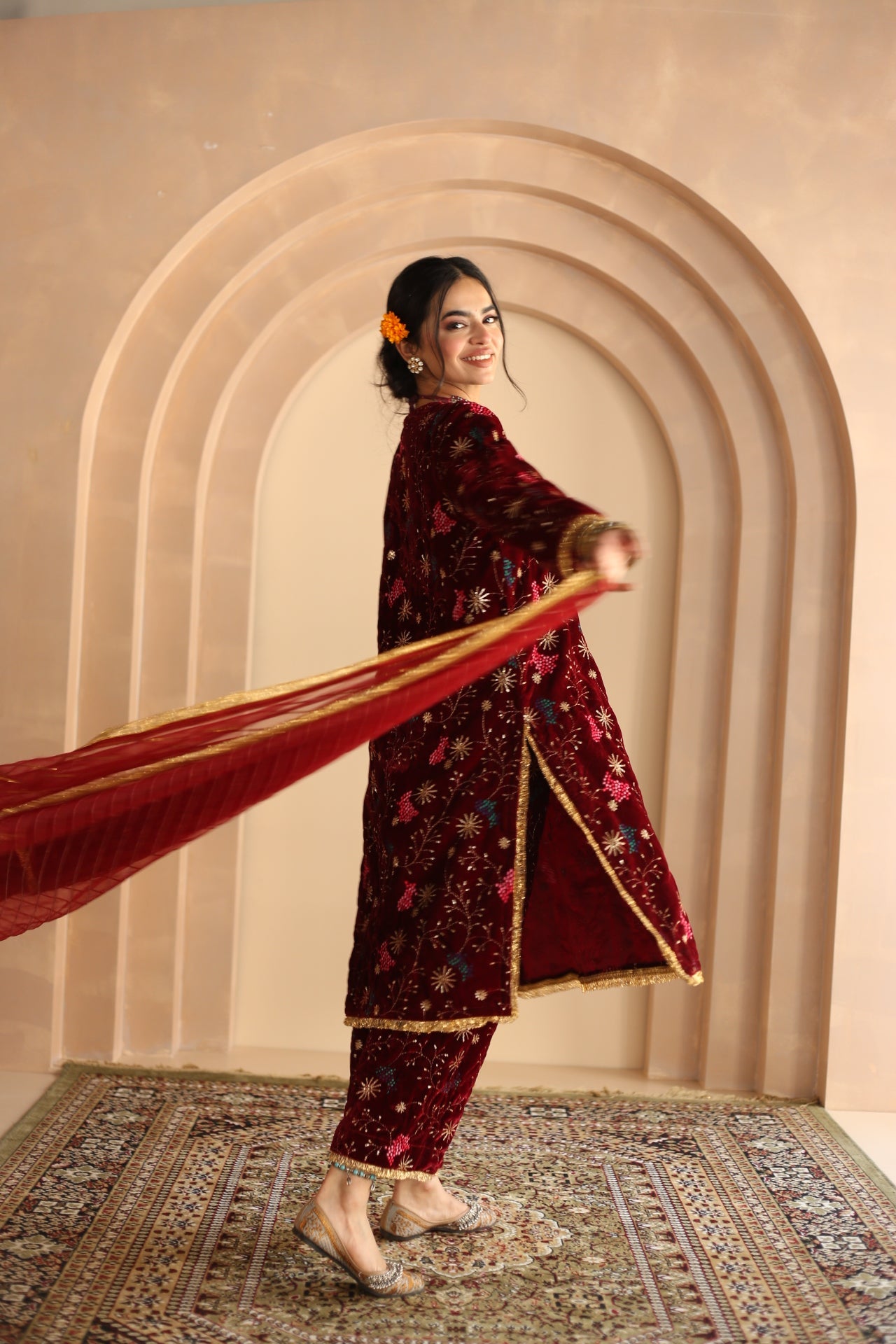 RESHAM THREAD DETAILED CHAYA RED VELVET SET KURTA WITH ORGANZA DUPATTA