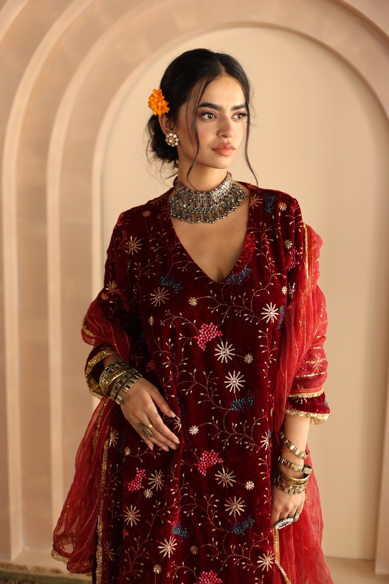 RESHAM THREAD DETAILED CHAYA RED VELVET SET KURTA WITH ORGANZA DUPATTA