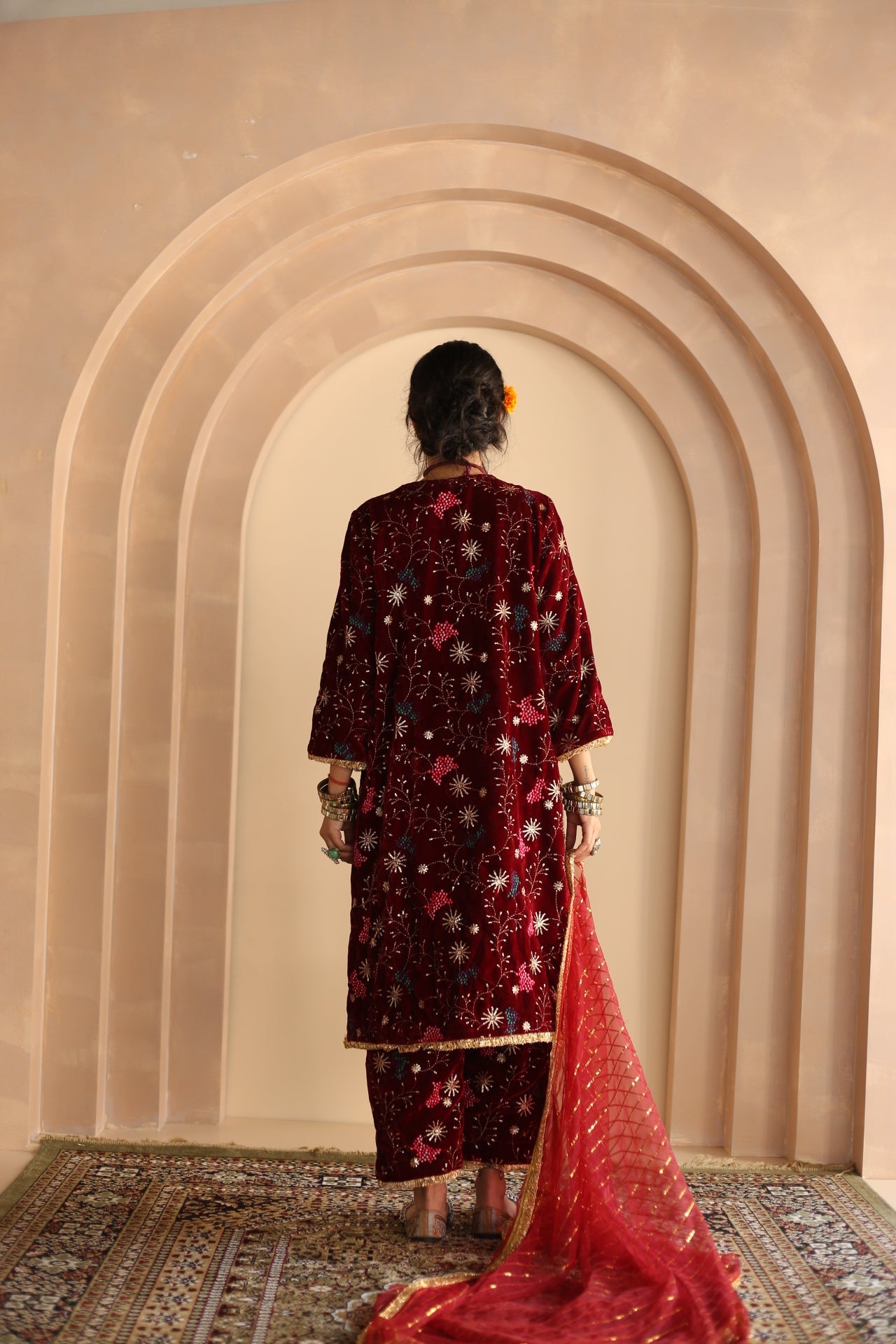 RESHAM THREAD DETAILED CHAYA RED VELVET SET KURTA WITH ORGANZA DUPATTA