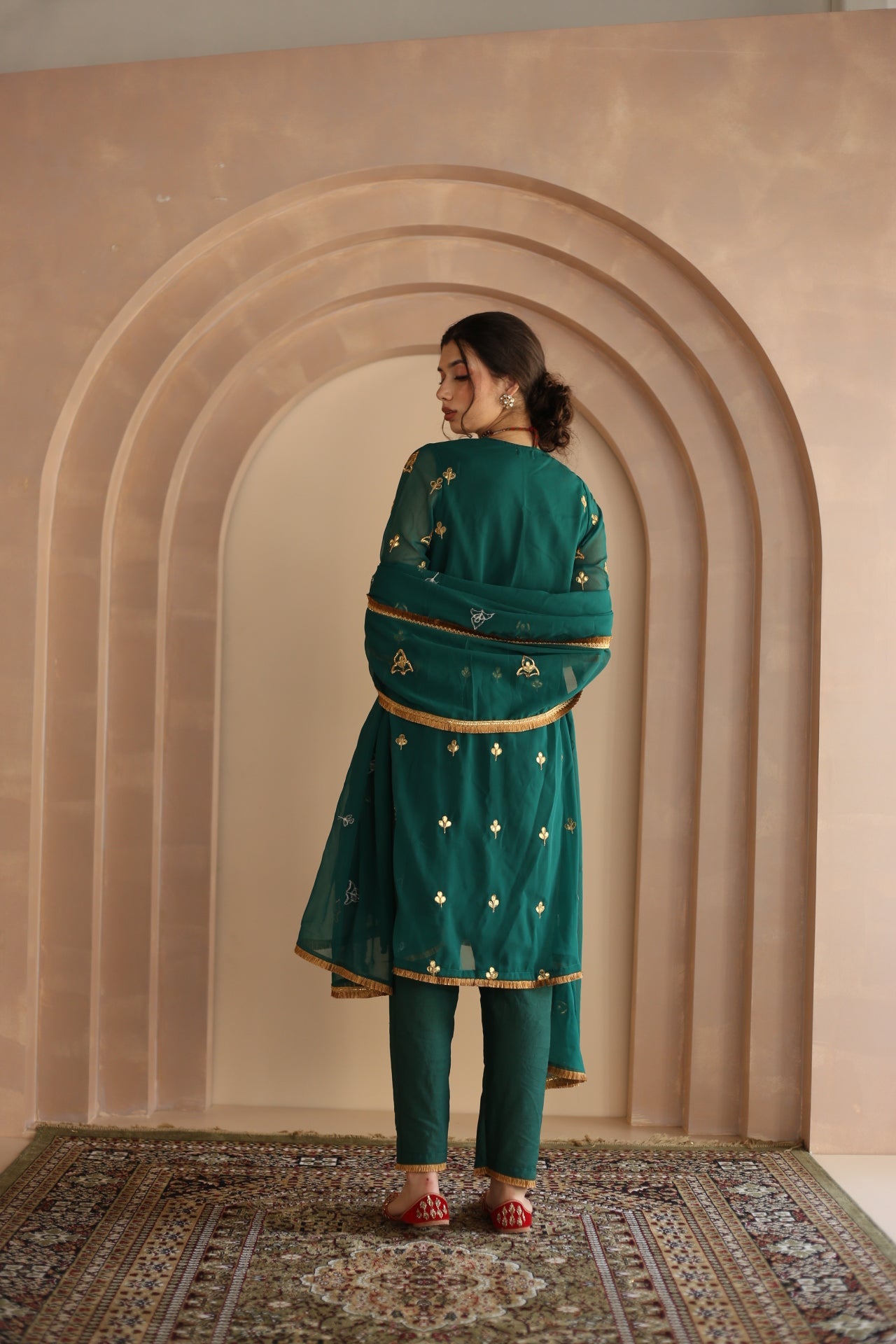 SHAMA GREEN GEORGETTE STRAIGHT KURTA SET WITH GOTA PATTI DETAILING