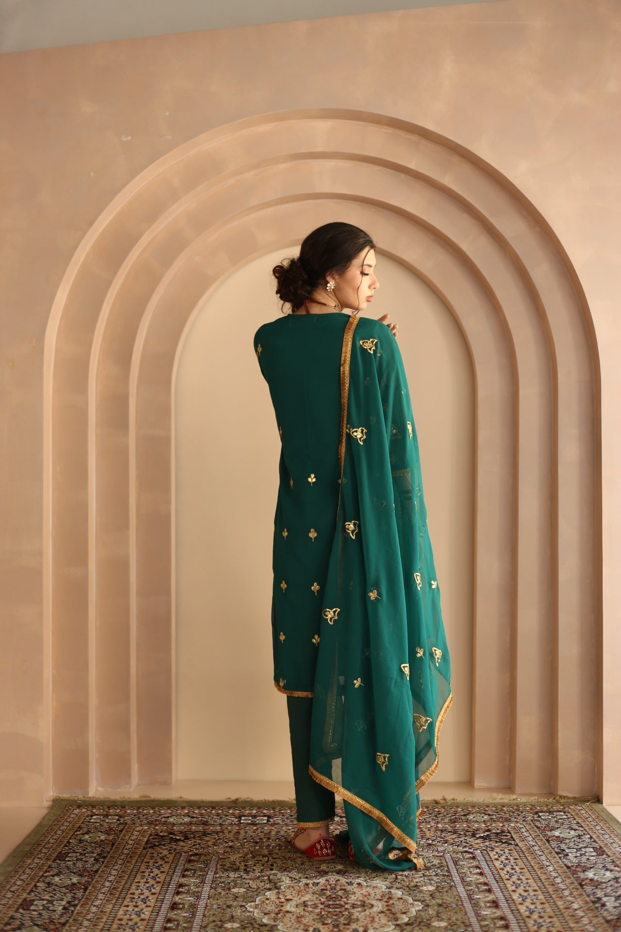 SHAMA GREEN GEORGETTE STRAIGHT KURTA SET WITH GOTA PATTI DETAILING