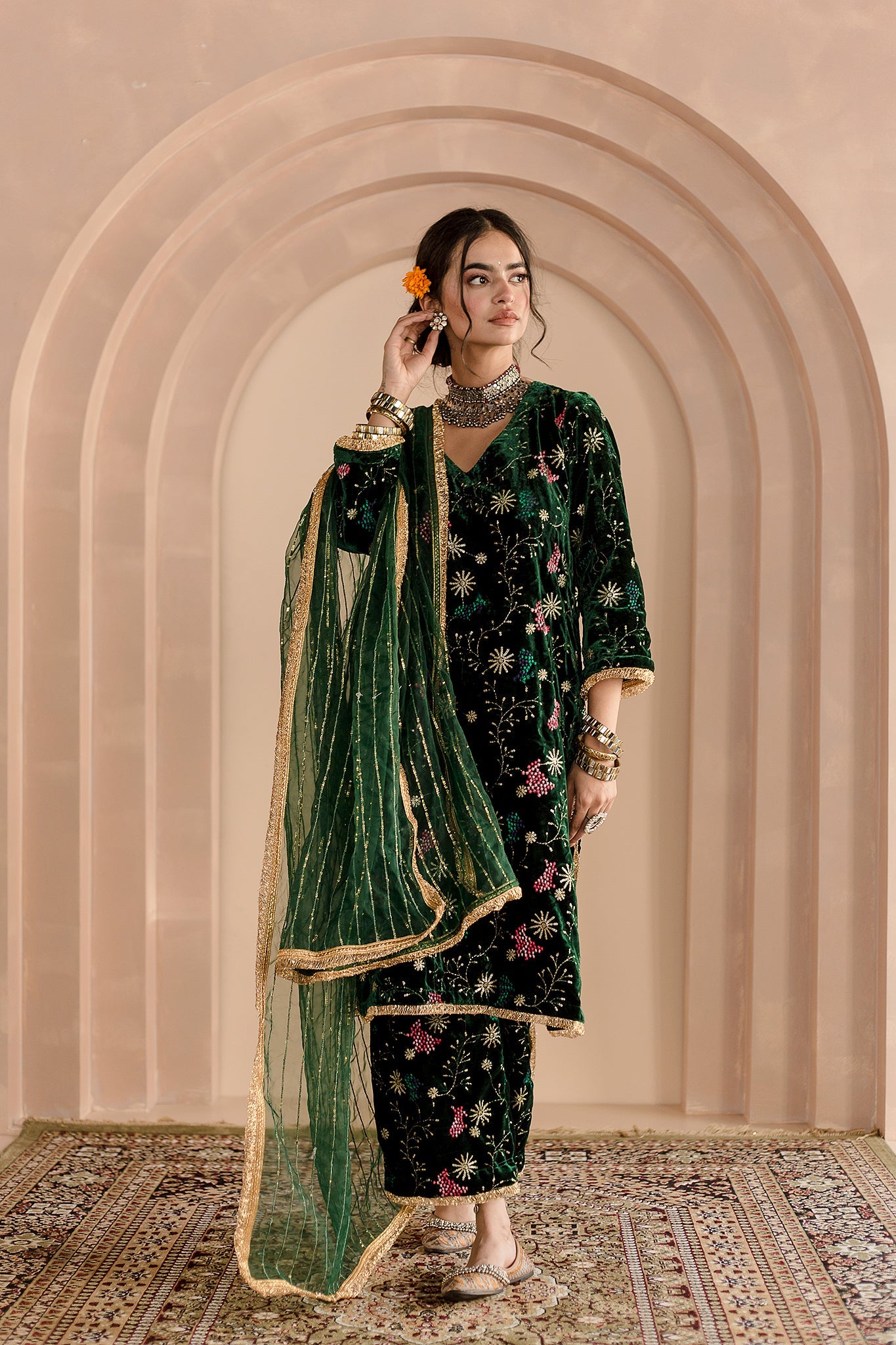 RESHAM THREAD DETAILED CHAYA GREEN VELVET SET KURTA WITH ORGANZA DUPATTA