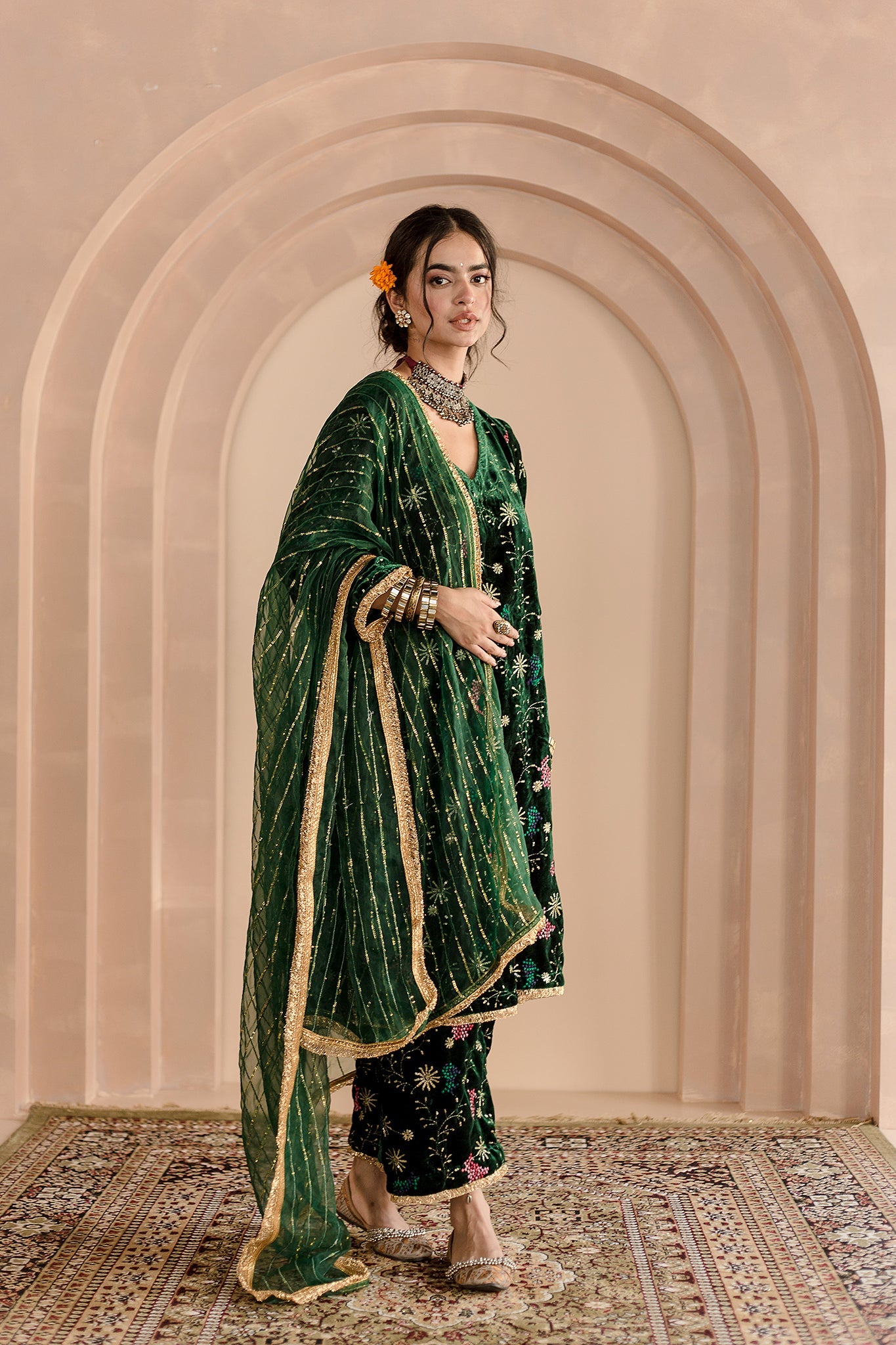 RESHAM THREAD DETAILED CHAYA GREEN VELVET SET KURTA WITH ORGANZA DUPATTA