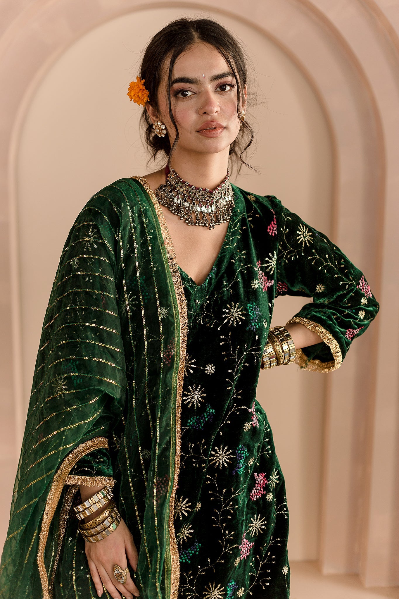 RESHAM THREAD DETAILED CHAYA GREEN VELVET SET KURTA WITH ORGANZA DUPATTA