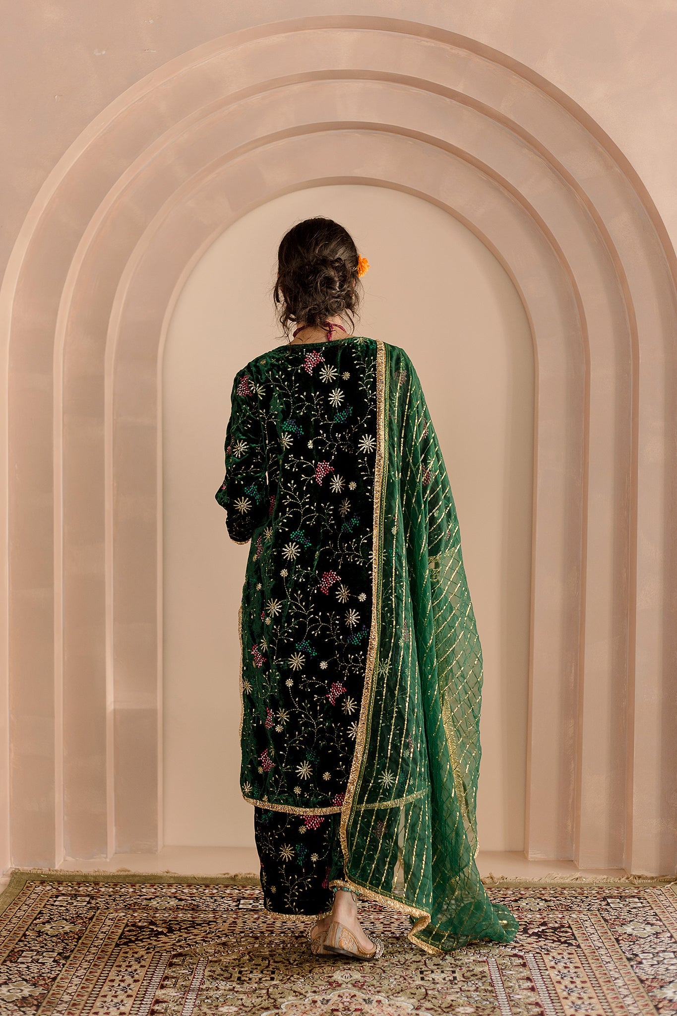 RESHAM THREAD DETAILED CHAYA GREEN VELVET SET KURTA WITH ORGANZA DUPATTA