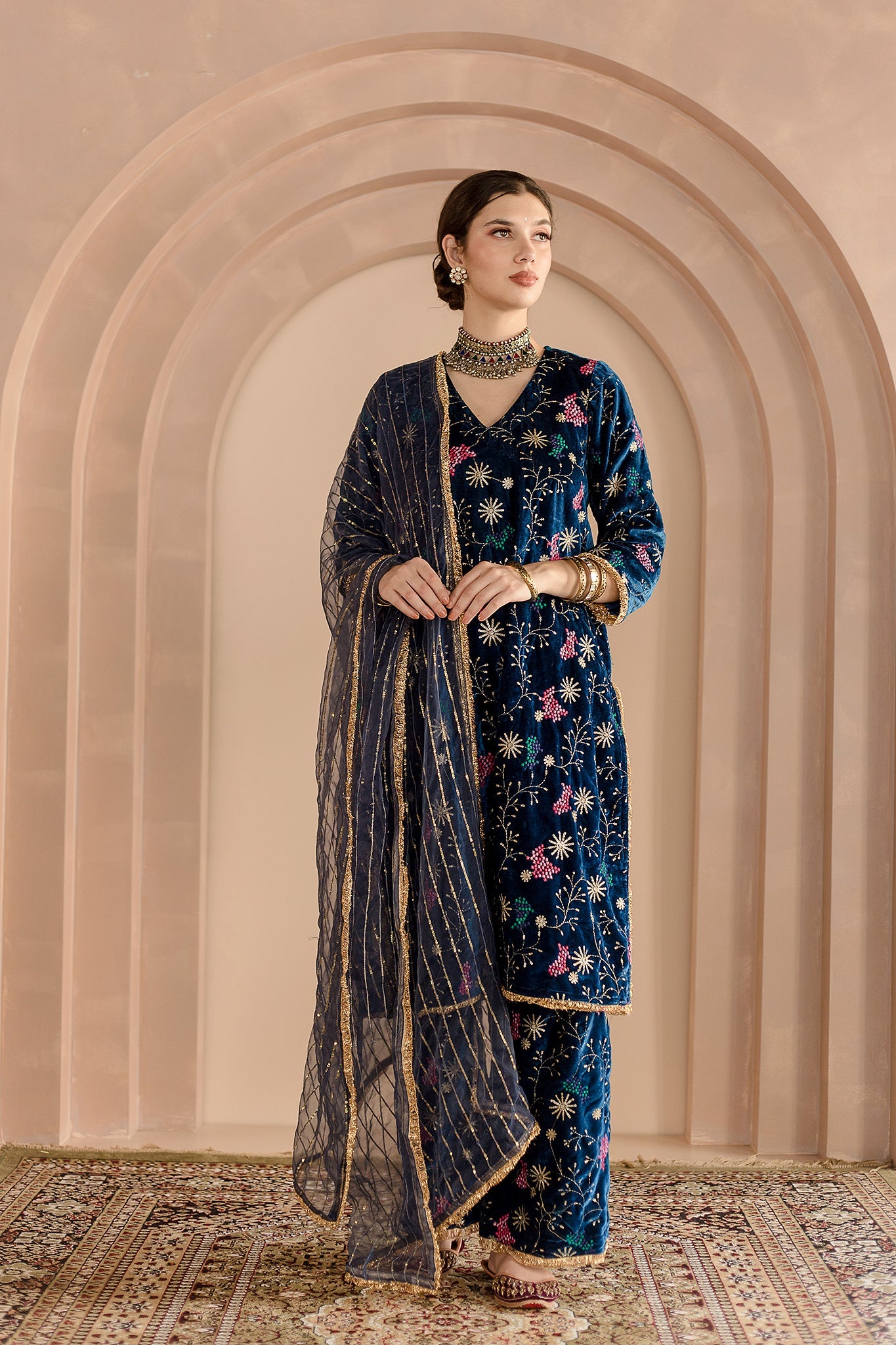 RESHAM THREAD DETAILED CHAYA BLUE VELVET SET KURTA WITH ORGANZA DUPATTA