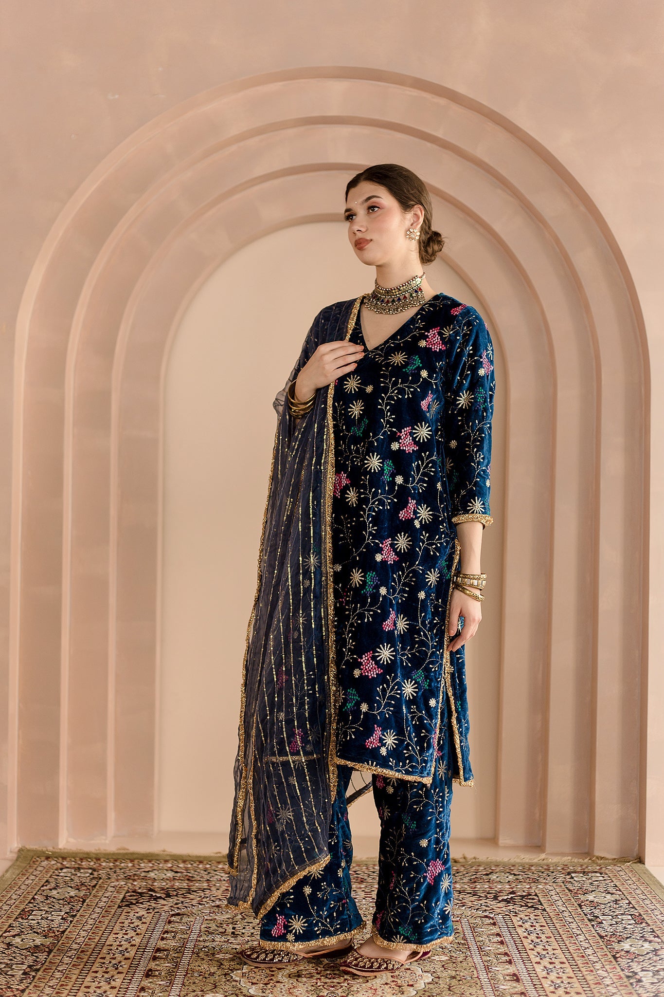 RESHAM THREAD DETAILED CHAYA BLUE VELVET SET KURTA WITH ORGANZA DUPATTA