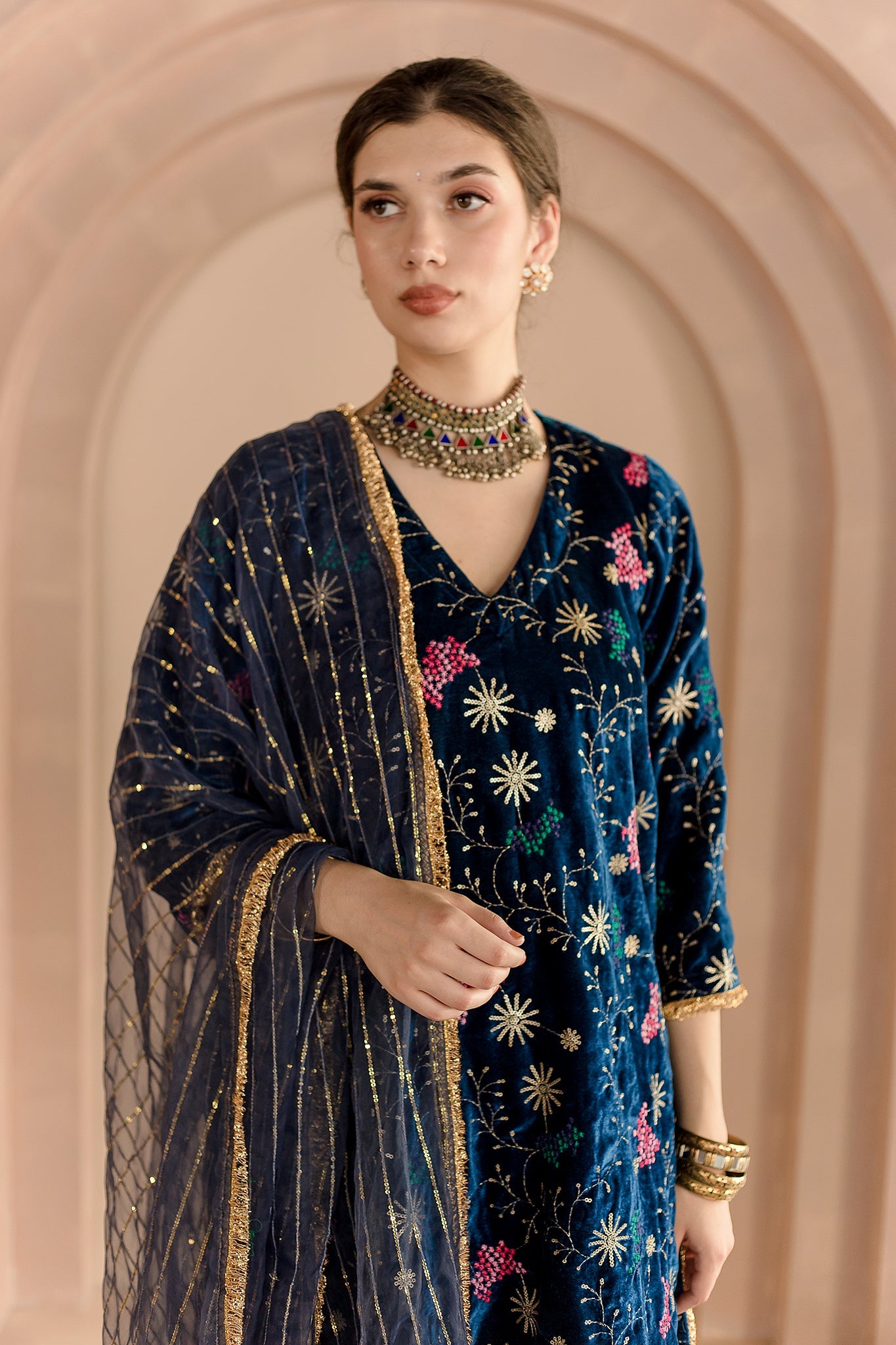 RESHAM THREAD DETAILED CHAYA BLUE VELVET SET KURTA WITH ORGANZA DUPATTA