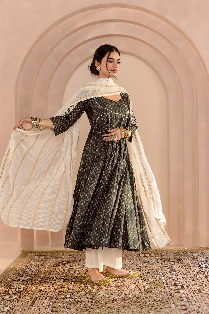 SHUBHA COTTON EMBERALD  ANARKALI SET WITH THREAD DETAILED SLEEVES AND DORIYA DUPATTA