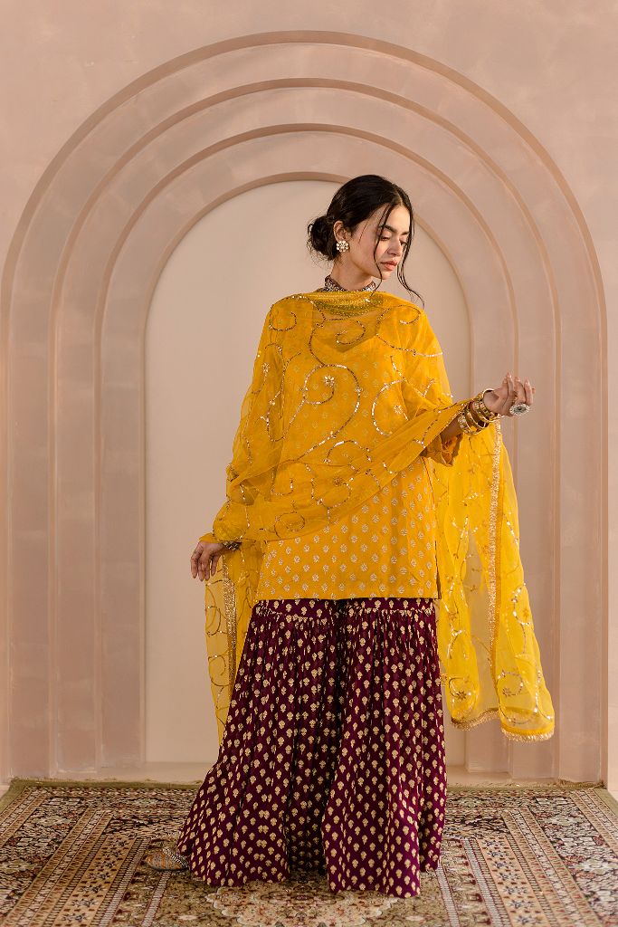 EMBROIDERED MUSLIN ZEBA SET WITH SHARARA AND ORGANZA DUPATTA