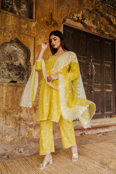 Janhvi Kapoor in Hairat Yellow Straight Set Gulabo Jaipur