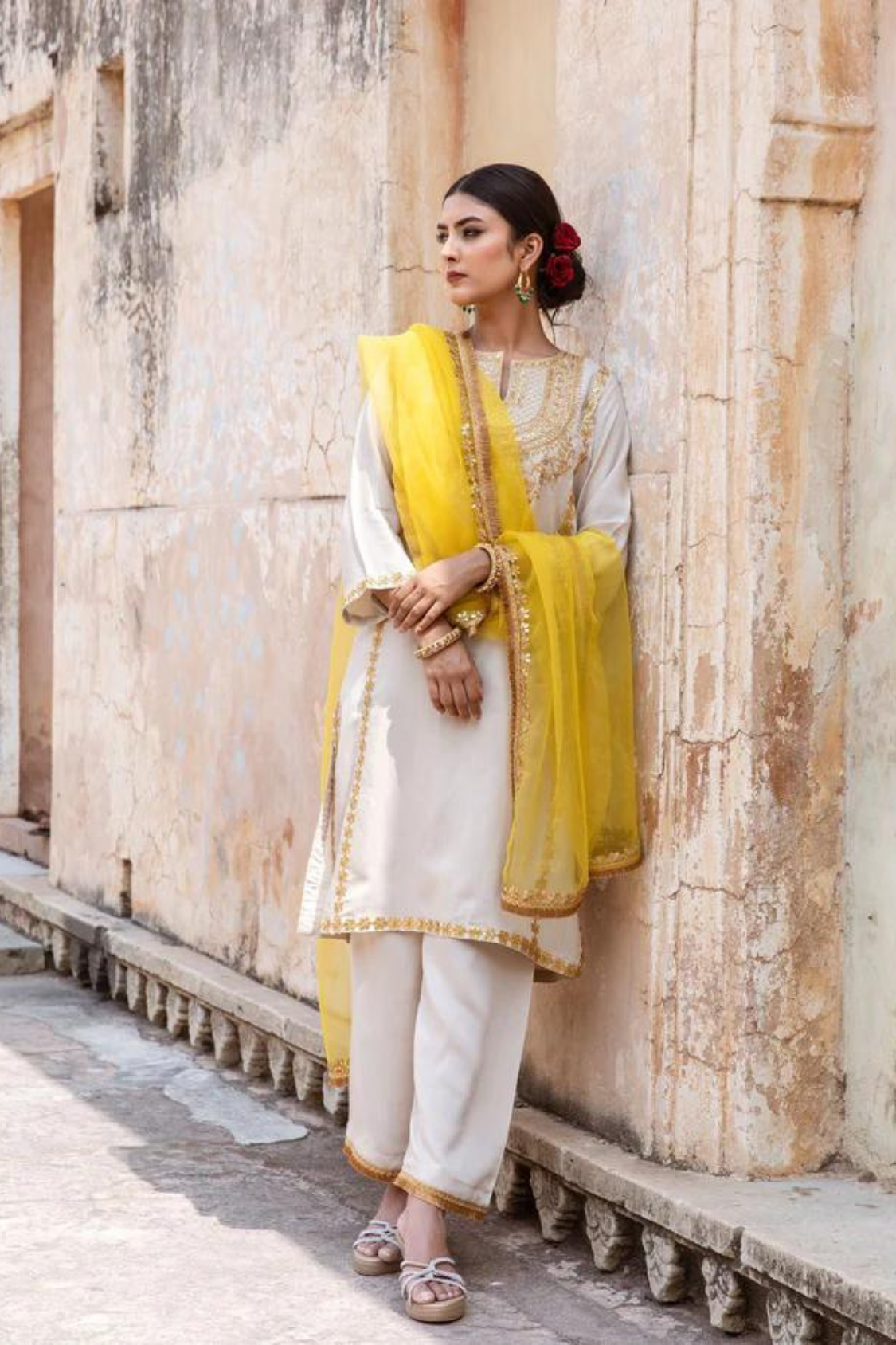 ROOP OFF-WHITE MUSLIN STRAIGHT KURTA SET WITH ORGANZA DUPATTA